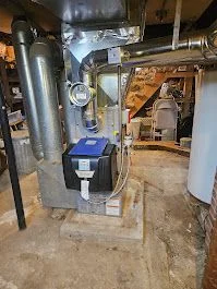 Wall-hung gas boiler with copper manifold